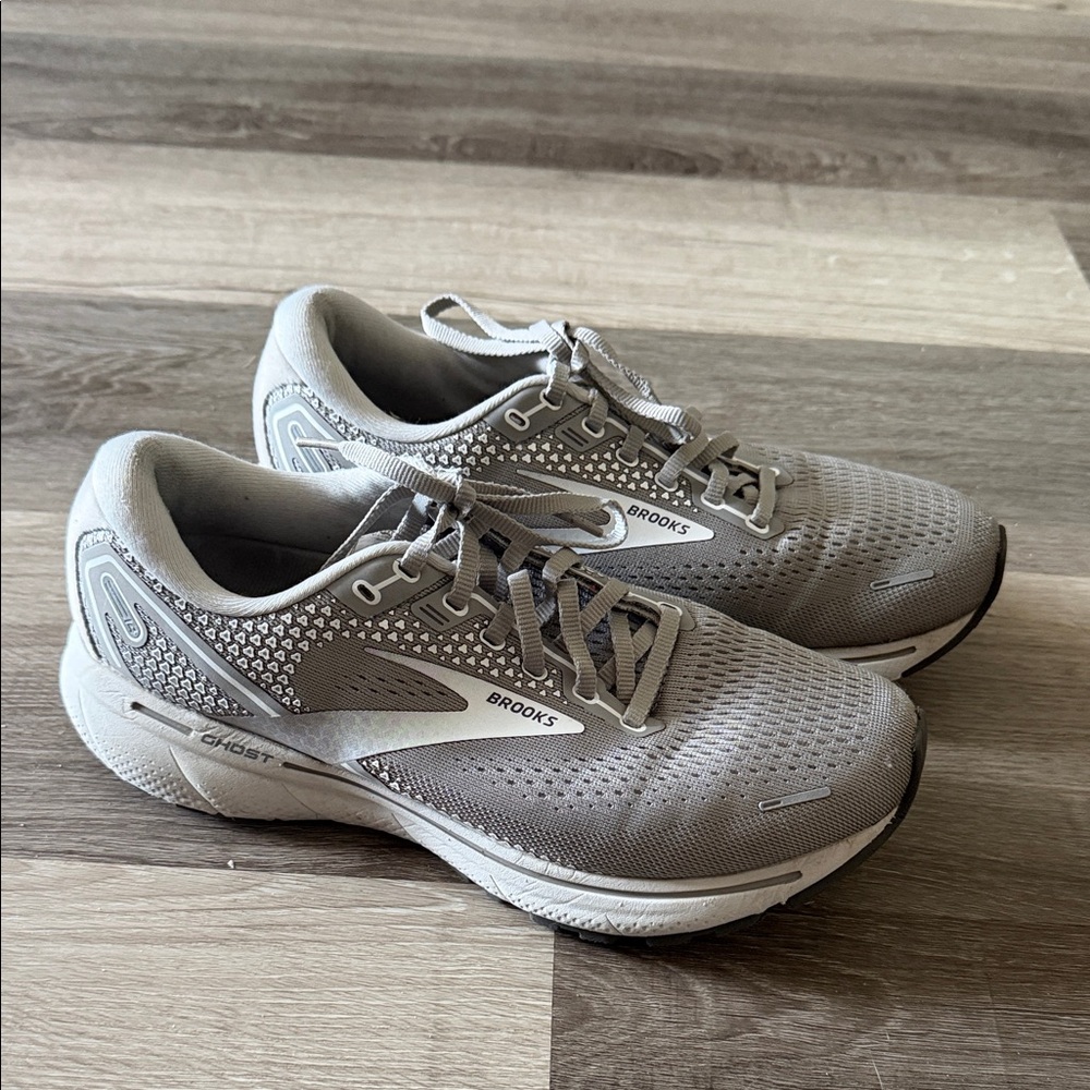 Brooks Women's ghost 14 size 9 Athletic Gray Sneakers